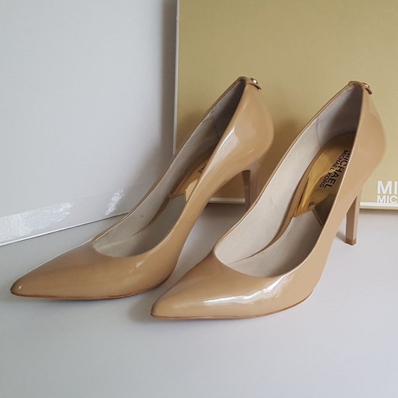 Michael Kors Elisa Pumps - Picture 5 of 11